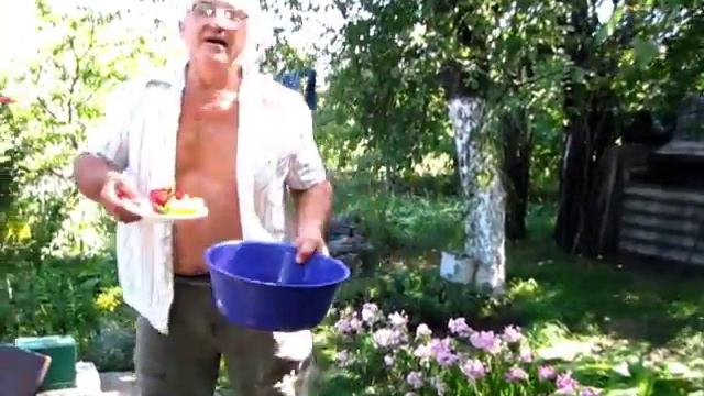 Как приготовить рыбу ФОРЕЛЬ С ОВОЩАМИ И ЗЕЛЕНЬЮ НА МАНГАЛЕ смотреть онлайн