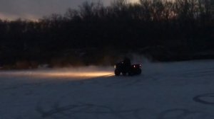 //Квадроциклы// //Дрифт на льду по речке// // Квадроцикл провалился под лёд//