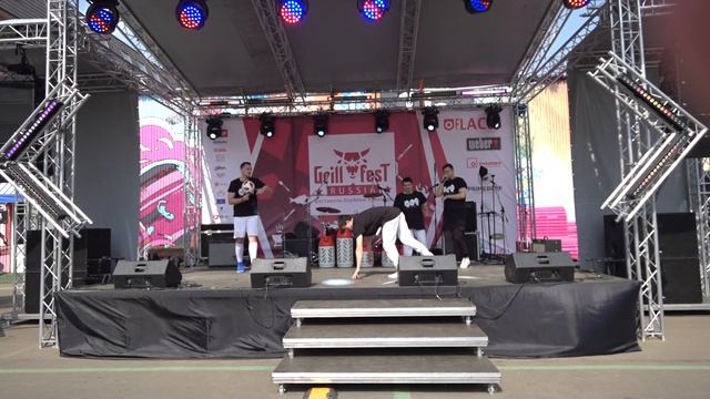 Танцы, Бит Бокс, Футбольный фристайл на газовых баллонах GrillFest смотреть онлайн