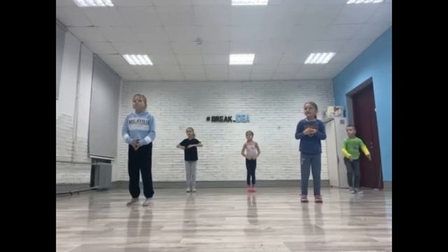 Занятие коллектива современной хореографии "Хип-хоп" смотреть онлайн