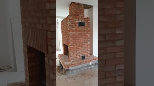 Каминная топка в кирпичной облицовке - готовая печь - видео №6