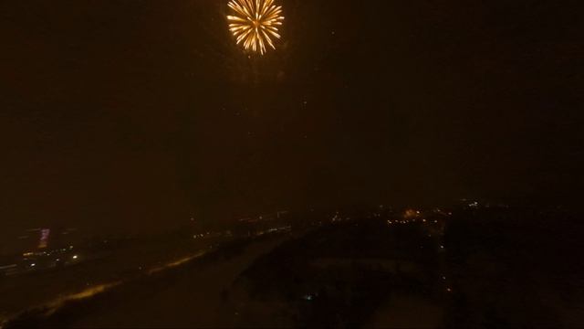 Новогодний салют #FPV Съёмка смотреть онлайн