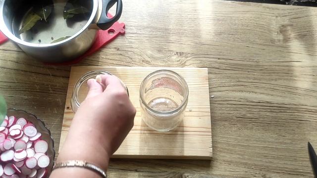 Маринованная редиска. Будет хрумкать даже тот кто редиску не любит!) смотреть онлайн