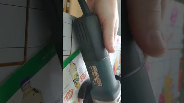 Болгарка Макита 9558 HN смотреть онлайн