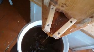 Мёд колодный-отжим,отдавливание.Сколько мёда с иск. борти. (колоды)Ч 2.