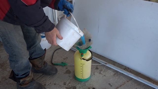 Как правильно и быстро приготовить бордоскую жидкость для опрыскивания деревьев и растений смотреть онлайн