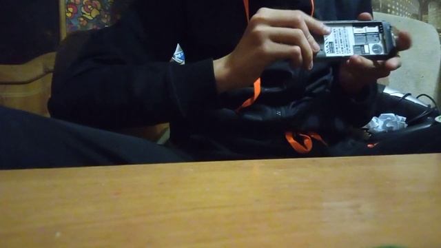 разбираю телефон MAXVI