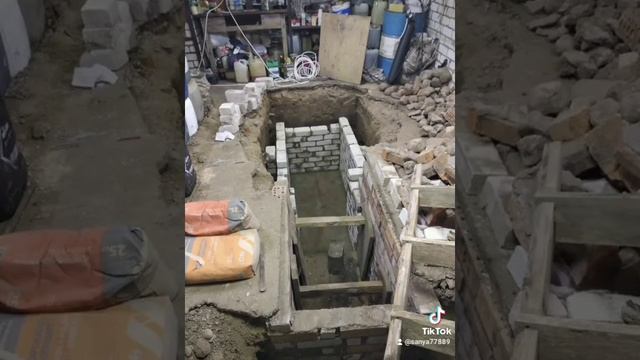 Яма в гараже.