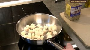 Как сделать домашние сухарики (гренки) на сковороде для салатов или к пиву