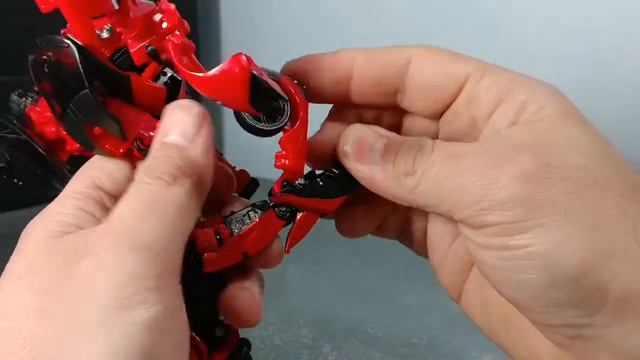 Transformers Studio Series Decepticon STINGER Review