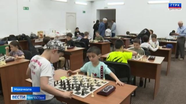В Махачкале провели шахматный турнир памяти Алипулатова младшего смотреть онлайн