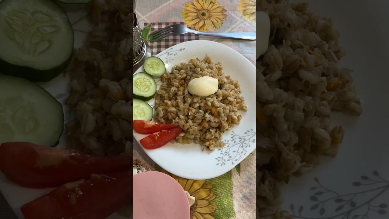 На обед у меня сегодня перловка с тушёнкой, добавил немного майонеза и чай с конфетами