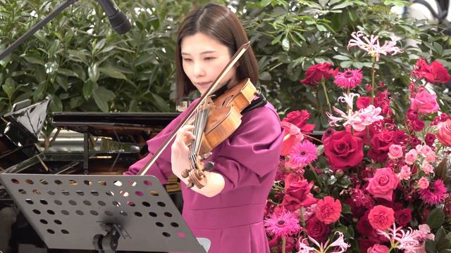 지나가는 관객들 발길을 멈추게 한 '리베르탱고' 쩌는 연주 ㄷㄷ (신세계 스프링 콘서트) смотреть онлайн