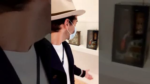 2021.05.21 #mikainstagram Mika visiting The Peggy Guggenheim Collection in Venice смотреть онлайн