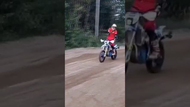 ВИЛЛИ БАР НА ЭНДУРО! ДОСТУПЕН К ЗАКАЗУ #проэндуро #hardenduro #husky #beta #enduro #ktm #эндуро смотреть онлайн