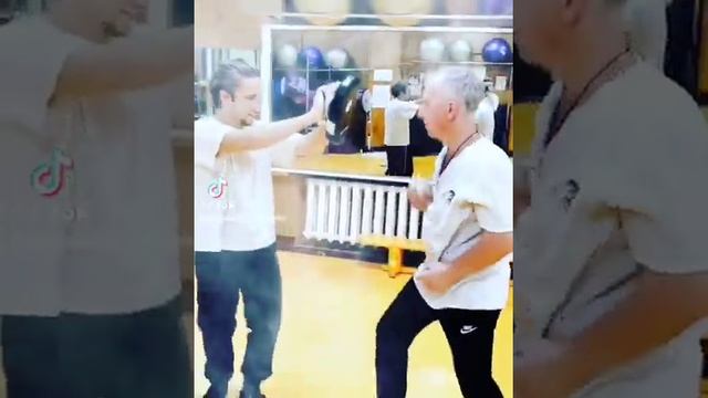 тренировки Вин Чунь. Опыт против молодости?#kungfu #wingchun #martialarts #russia #винчунькуэн смотреть онлайн