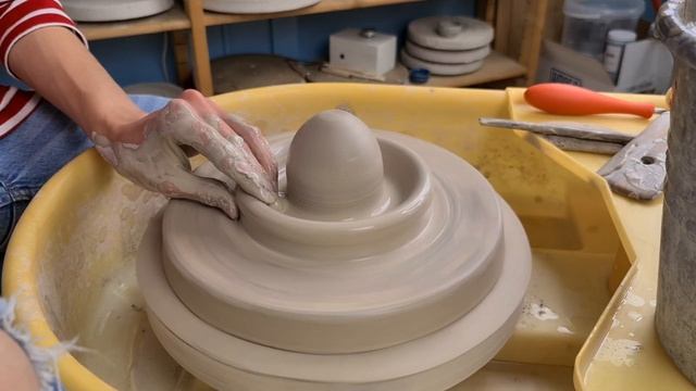 How To: Throw and trim a Citrus Juicer/Squeezer смотреть онлайн