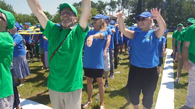 FLASHMOB Fête annuelle Fondation John BOST 2017 - Logo humain géant смотреть онлайн