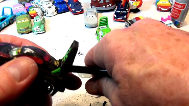 Pixar Cars Custom Tokyo Mater Komodo Primer Wingo with DJ as Yokoza and Primer Lightning McQueen смотреть онлайн