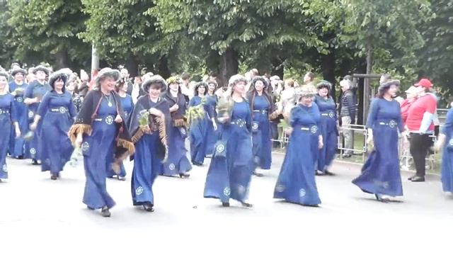 ВСЕЛАТВИЙСКИЙ ПРАЗДНИК?ПЕСНИ И ТАНЦА В РИГЕ (LATVIA) Vispārējie latviešu Dziesmu un Deju svētki смотреть онлайн