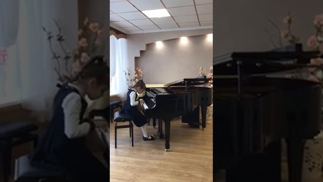 Золотухина Арина (8 лет) - Б.Берлин «Обезьянки на дереве» смотреть онлайн