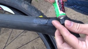 Клеим камеру. Самый простой способ починить прокол. Как заклеить камеру велосипеда?
