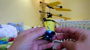 Летающий миньон без пульта,обзор и полет игрушки.