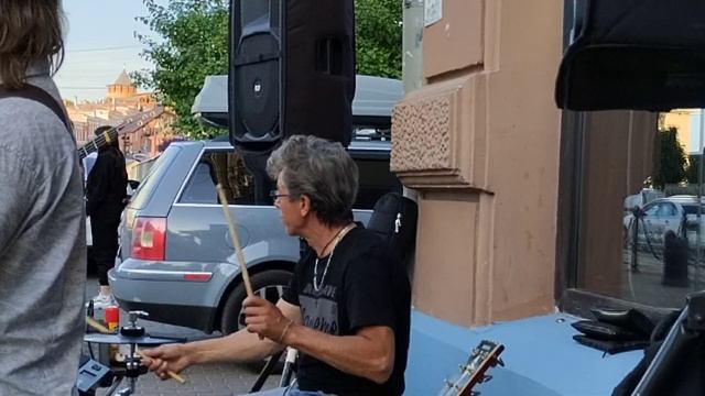 3 июня 2023 г..Вельветовые Медведи “ Velvet Bears “у летней веранды литературного кафе «Безухов» смотреть онлайн