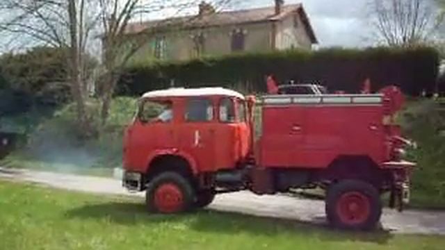 SM8 tirant un R2087 embourbé смотреть онлайн