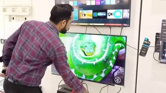 Samsung TV AU7600 Vs BU8000 Difference: Which One Should You Buy?