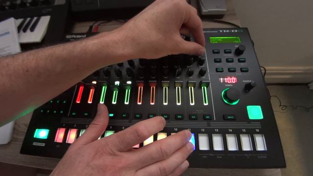 Roland TR-8S - Demo of 808 Kit and Independent Track Lengths смотреть онлайн