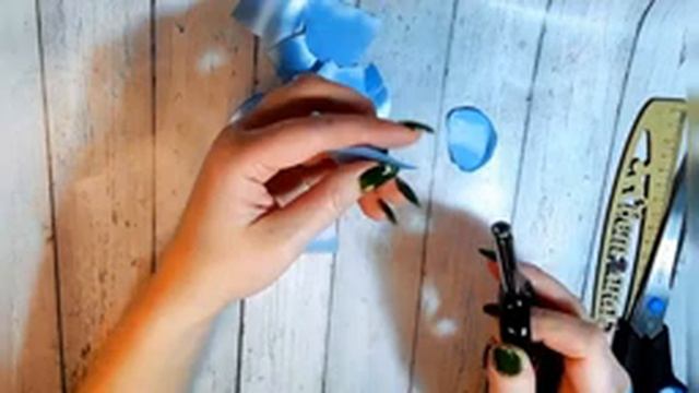 Брошь из лент ? - быстро, легко и красиво (Ribbon brooch ? - fast, easy and beautiful) смотреть онлайн