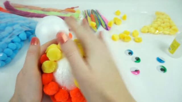 Новинка Солнечные Зайчики своими руками из помпонов солнечный зайчик Spongik tv смотреть онлайн