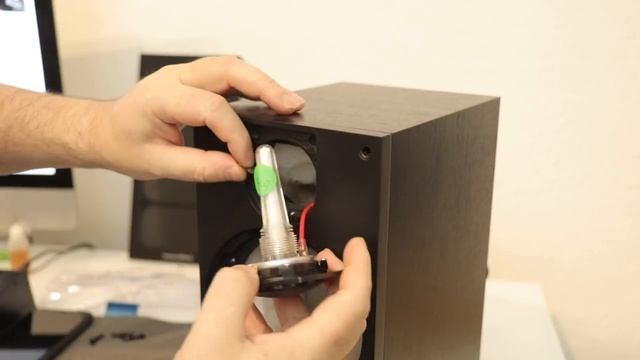 B&W 686 S2 - A look Inside, What's Inside смотреть онлайн