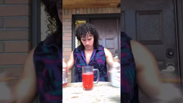 Guy quickly chugs three whole bottles of Gatorade! смотреть онлайн