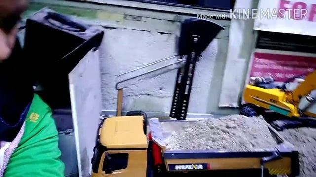 double E excavator and huina dumptruck смотреть онлайн