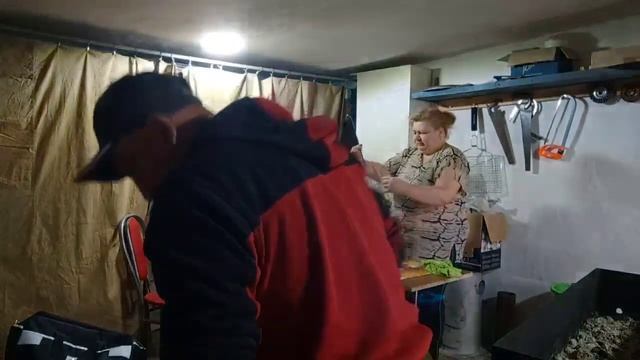 СЕМЕЙНОЕ,УЮТНОЕ ВИДЕО ИЗ ГАРАЖА//ПЕРЕМЫВАЮ ВСЮ ПОСУДУ В ГАРАЖЕ//ч.2// смотреть онлайн