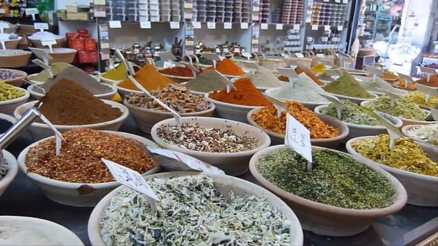 Оливки и пряности на рынке Иерусалима