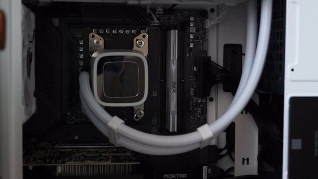 Установка ADATA XPG Lancer RGB смотреть онлайн