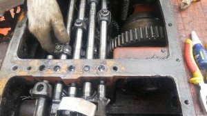 Т 40  сборка дифференциала КПП ,установка навесного ,и кабины .