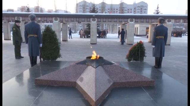 Делегация из Челнов приняла участие в церемонии возложения венков к Вечному огню в Казани смотреть онлайн