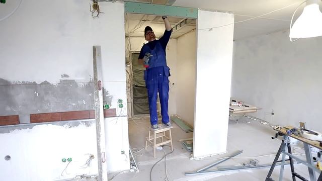 Ремонт. День 70. Плитка на кухне. Перегородки для натяжного потолка. смотреть онлайн