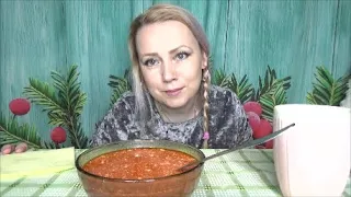 МУКБАНГ БОРЩ ДОМАШНИЙ С САЛОМ И ЛУКОМ, Еда на камеру , Русский мукбанг. смотреть онлайн