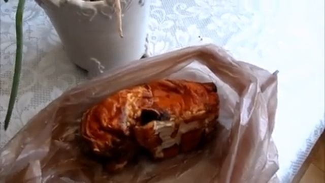 Лук на окне можно выращивать круглый год, но лучше всего весной, кстати скоро сезон окрошки начнетс смотреть онлайн
