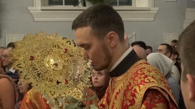 Мощное чтение Евангелия диаконом Чтение Евангелия на всех языках Powerful Read Gospel Russian Diako смотреть онлайн