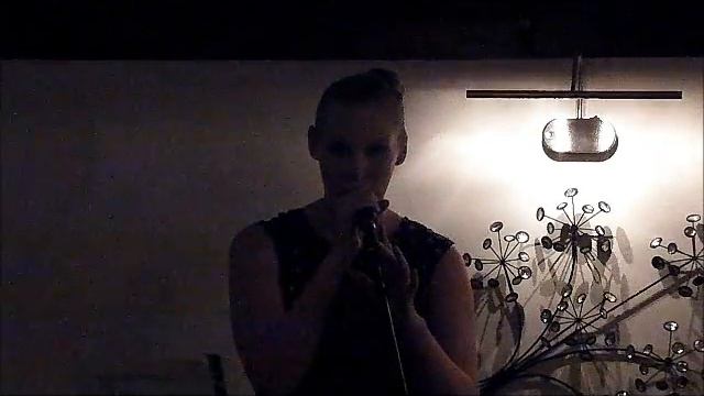 ELEPHANT AND CASTLE OPEN MIC 18-9-11 GEORGINA BRETT RUN.wmv смотреть онлайн