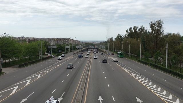 Алматы. Движение на улице Саина. 5 мая 2020 смотреть онлайн
