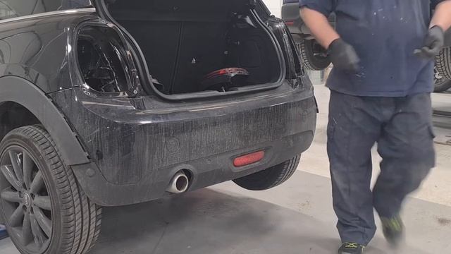 How to remove a 2017 Mini Cooper back bumper... смотреть онлайн