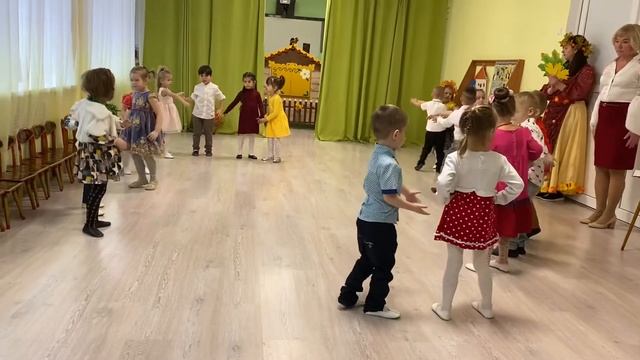 “Кап-кап, тук-тук-тук» Парный танец про дождик. Средняя группа