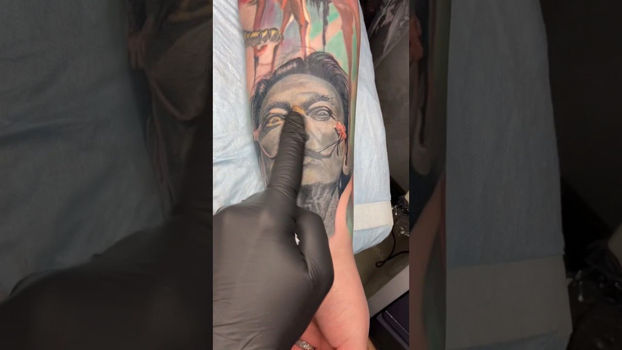 портрет Сальвадора Дали тату #юрецудалец #tattoo #татусалон #tattooartist смотреть онлайн